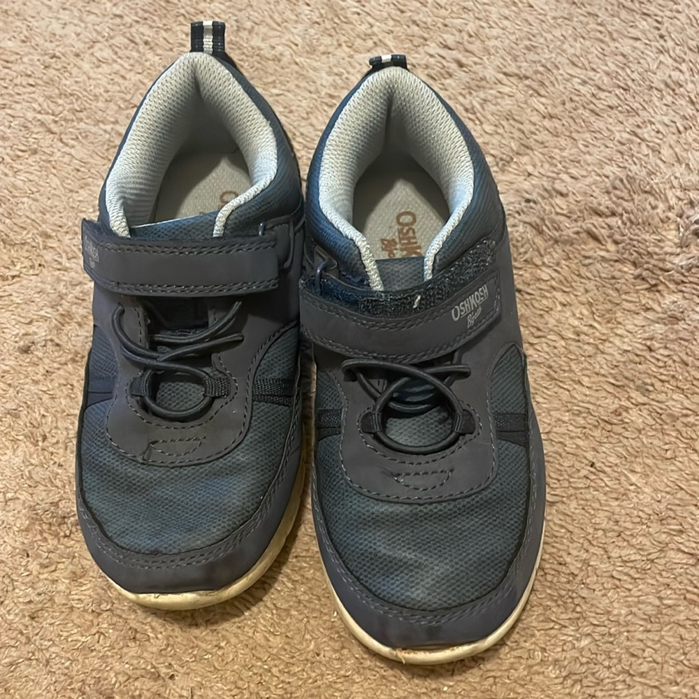 13 Kids Osh Kosh Sneakers in Navy